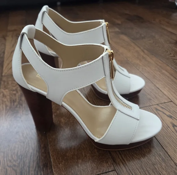 Michael Kors Optic White Berkley Leather Sandals Size 6.5 - Picture 3 of 8